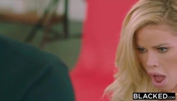 Teen in red panties toying pussy and scream on webcam